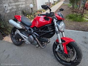 Ducati Monster 696