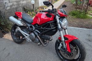 Ducati Monster 696