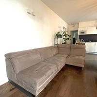 Divano con penisola design in microfibra tortora