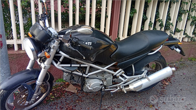 Ducati Monster dark 600 del 2001
