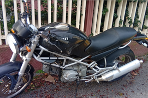 Ducati Monster dark 600 del 2001