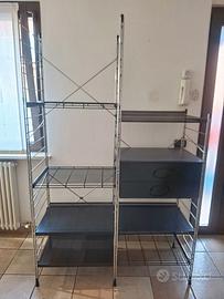 Scaffalatura con mensole e cassetti