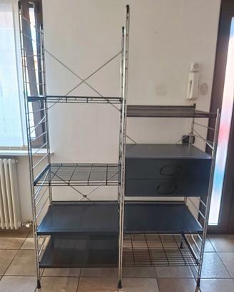 Scaffalatura con mensole e cassetti