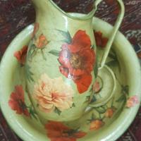 Set lavabo in latta con decorazioni floreali