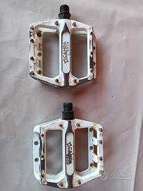 Pedali alluminio 