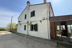 Rustico / Casale di 154 m² con più di 5 locali e b