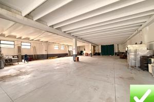 Ampio Capannone Industriale Arangea