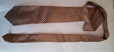 Gucci cravatta oro e blu con disegni in seta cruda