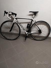 Bici da corsa full carbon Focus Izalco