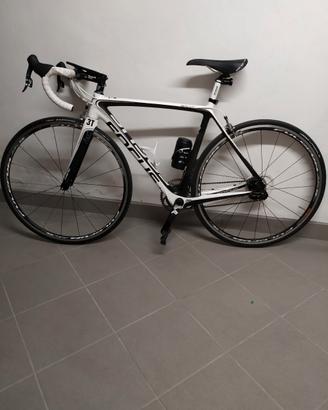 Bici da corsa full carbon Focus Izalco