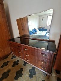 Cassettiera in legno con specchio 