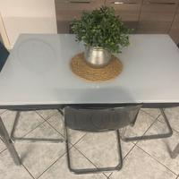 Tavolo da cucina in vetro