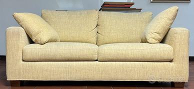 Divano Arketipo color crema – elegante e di design