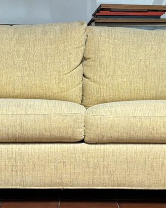 Divano Arketipo color crema – elegante e di design