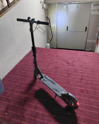 monopattino scooter elettrico Xiaomi M365 PRO