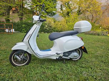 Vespa Primavera Yacht Club 125