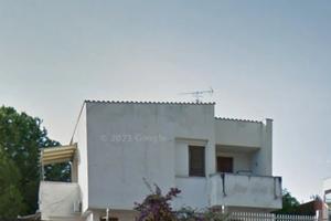villa indipendente con giardino e posti auto 