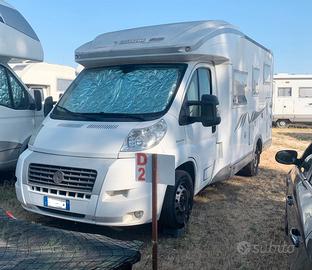 Camper semintegrale Mobilvetta P60