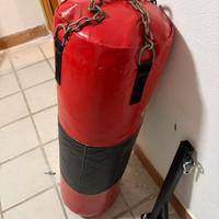 Sacco boxe +supporto e guantoni
