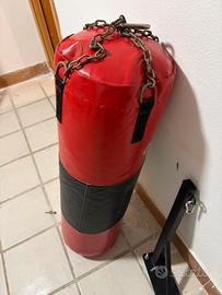 Sacco boxe +supporto e guantoni