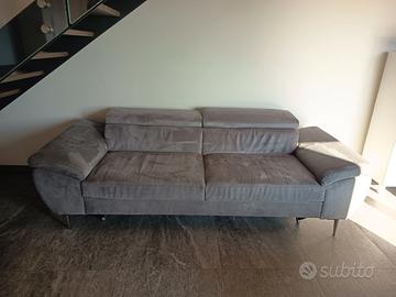 Divano 4 posti con pouf