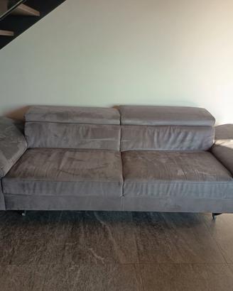 Divano 4 posti con pouf