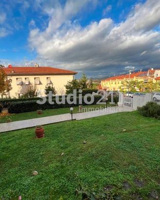 Villa di 155 m² con 5 locali e posto auto a Figlin