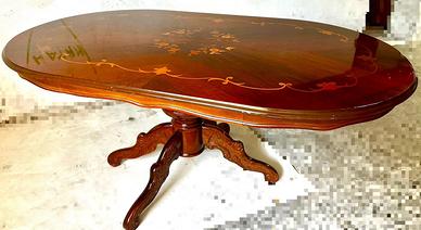 Tavolo in legno intarsiato