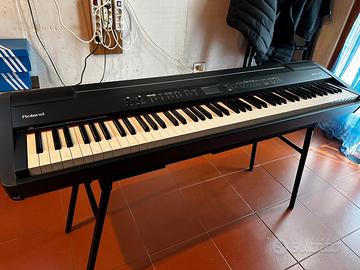 Piano Roland FP-7F