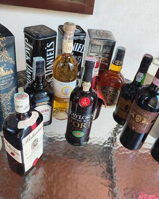 Bottiglie whisky vini