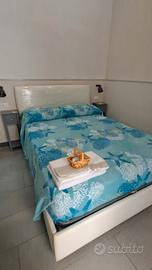 NAPOLI-SANTA CHIARA 600 euro comprensivo di utenze