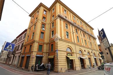 NEGOZIO A FORLÌ