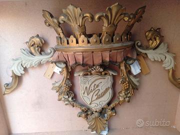 Fregio antico in legno dorato e laccato