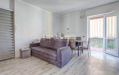 2 LOCALI RISTRUTTURATO CON BOX SENZA SPESE CONDOMI