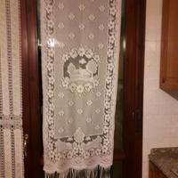 Coppia tende a vetro con decorazioni