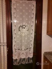 Coppia tende a vetro con decorazioni