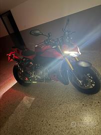 Ducati streetfighter v2 s