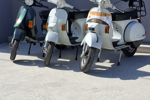 Vespe vintage in blocco