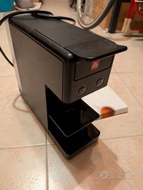 Macchina da caffè Illy con capsule