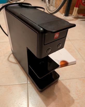 Macchina da caffè Illy con capsule