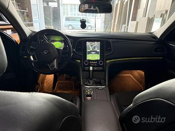 Renault Talisman SW nera con vetri oscurati