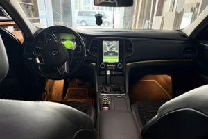 Renault Talisman SW nera con vetri oscurati