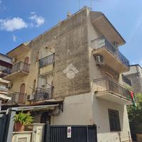 3 LOCALI A GIARDINI NAXOS