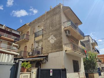 3 LOCALI A GIARDINI NAXOS