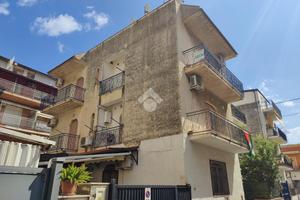 3 LOCALI A GIARDINI NAXOS