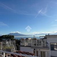 4 LOCALI A NAPOLI