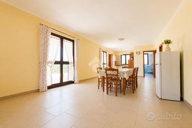 5 LOCALI A MONTE SANT'ANGELO