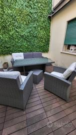 tavolo e divani da giardino