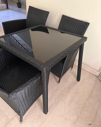 Set tavolo 80x80 e 4 sedie rattan nero