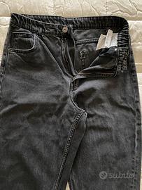 Jeans Mom a vita alta di Bershka in nero